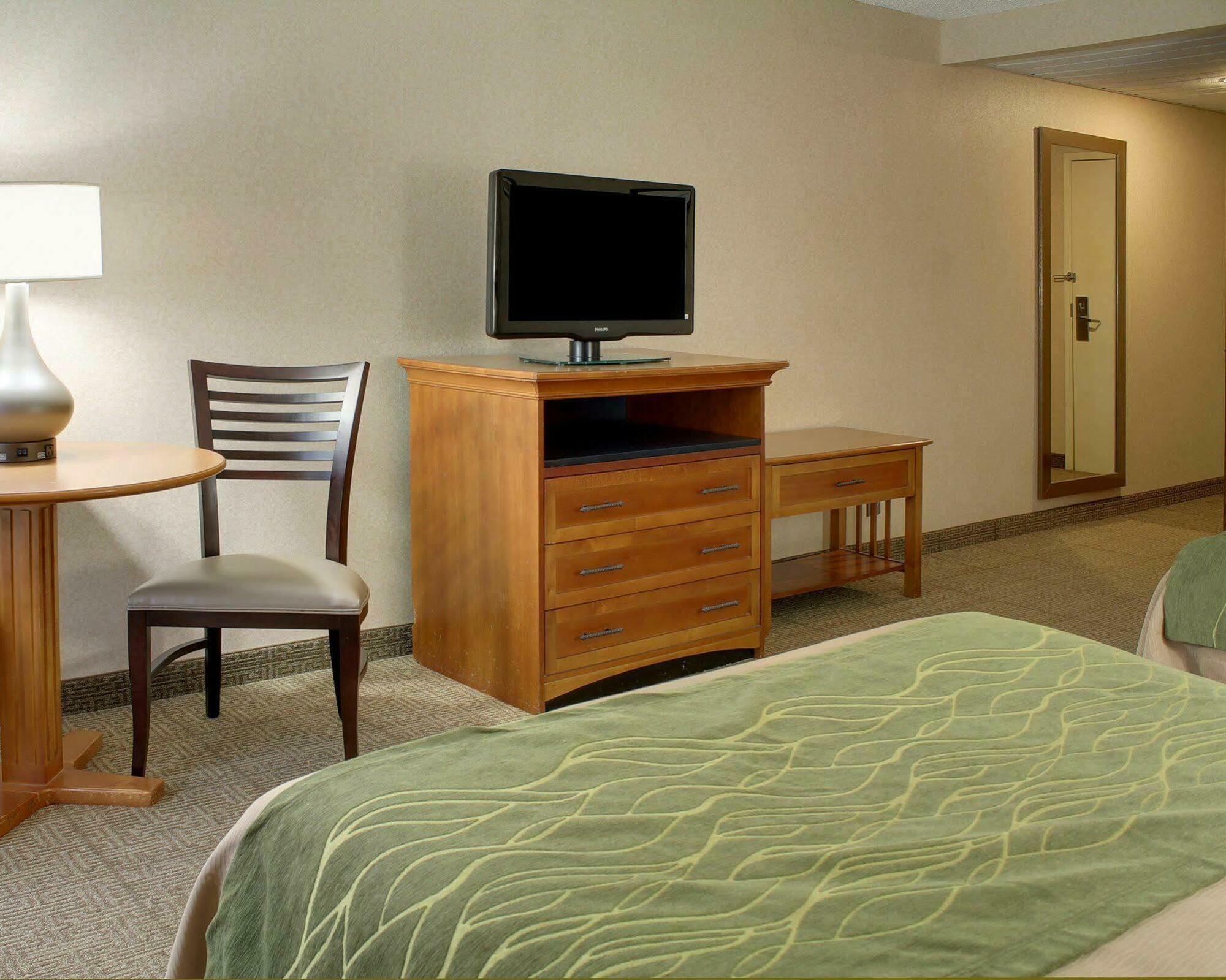 Comfort Inn & Suites Syracuse-Carrier Circle East Syracuse Exterior foto